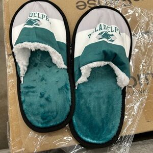Women’s size 8/9 Philadelphia Eagles thin Slippers no brand